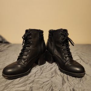 R2 Black Boots 8
